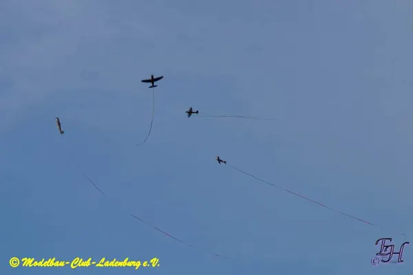 Combat – a347f96327f94ec0.jpg