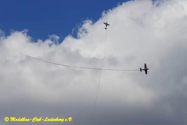 Combat – b6b6800007880a41.jpg