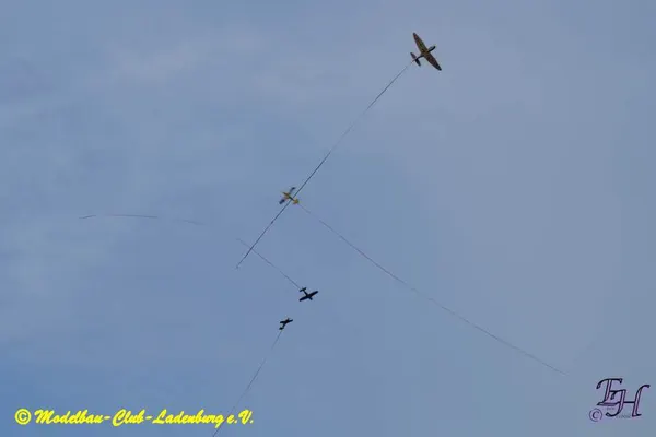 Combat – ba0562cb2aba8815.jpg