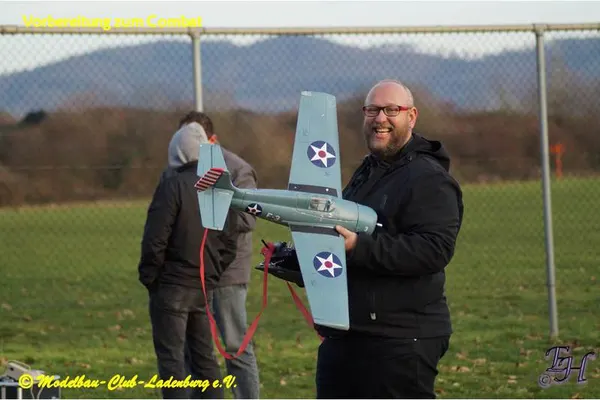 Combat – d3b46db4707b73aa.jpg
