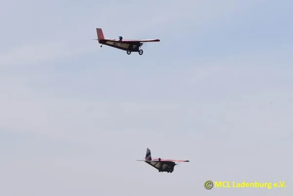 Fliegende Kuriositäten – 857a0134ca955ad2.jpg