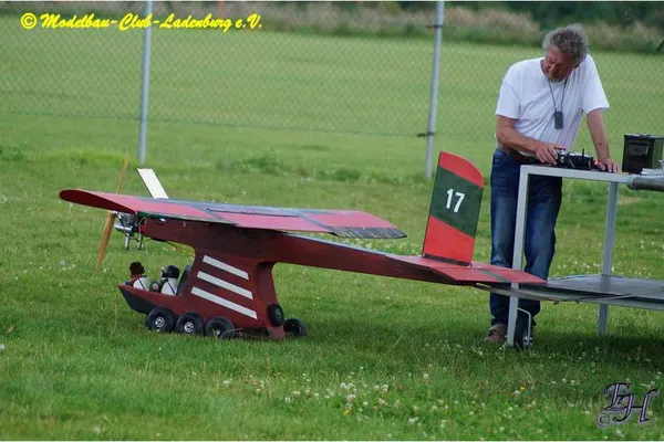 Fliegende Kuriositäten – cd8ea9c2d7b898e0.jpg