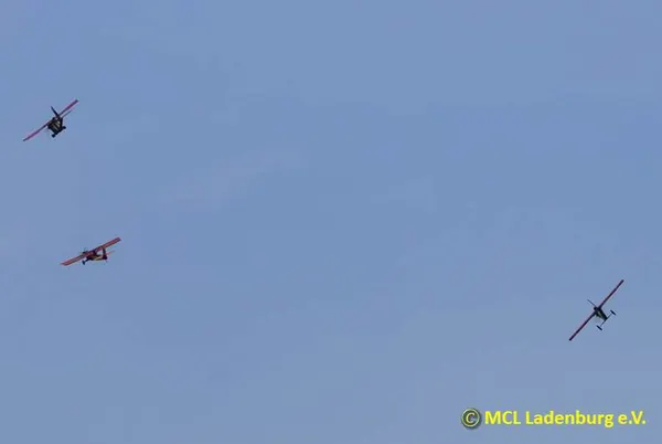 Fliegende Kuriositäten – f66b5d831adc8c85.jpg