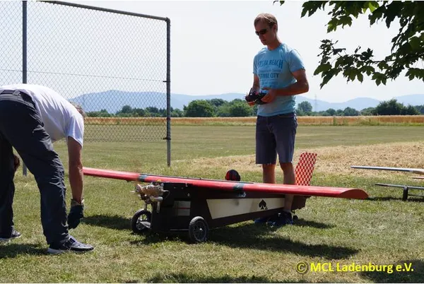 Fliegende Kuriositäten – f9a0ce01ecafc4fc.jpg