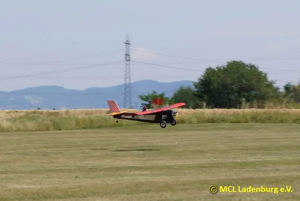 Fliegende Kuriositäten – fec5789304a3d714.jpg