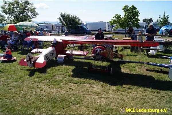 Flugtag 2015 – 48d3f7cdc2b3a14f.jpg