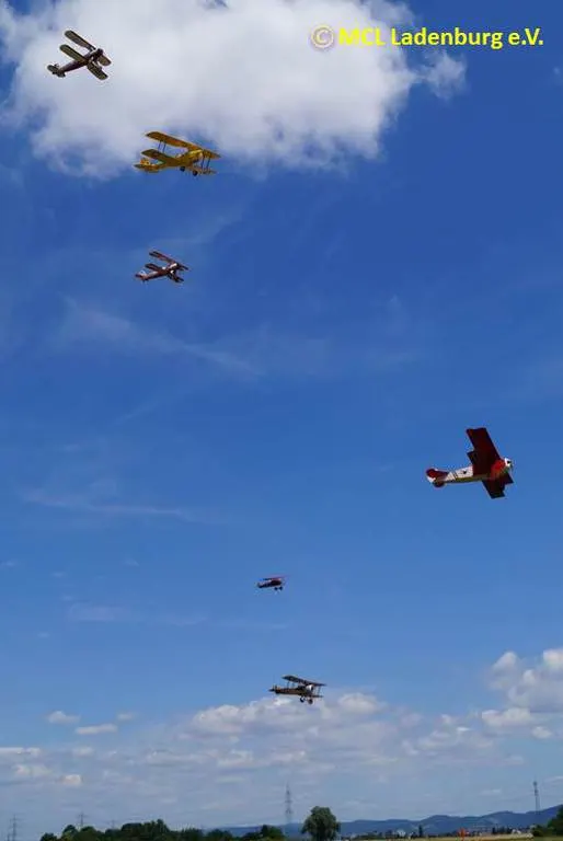 Flugtag 2015 – b537b1d9a4def6ba.jpg