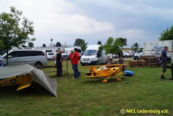 Flugtag 2015 – efa800b3f7264a63.jpg